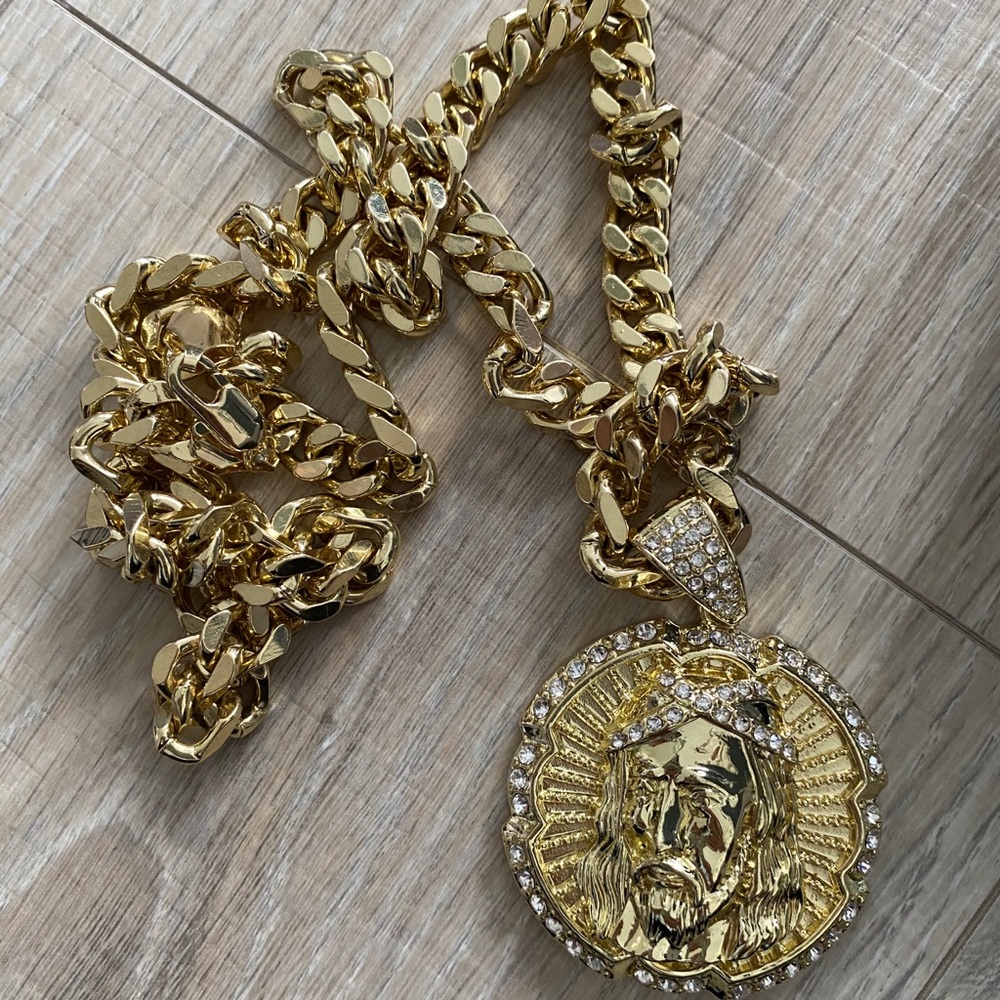 Jesus gold holy Catholic necklace - Picture 2 of 3